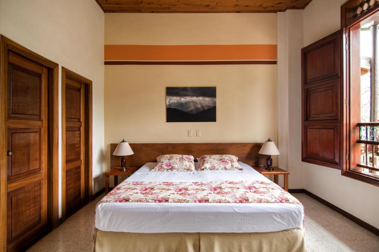 Hotel Valdivia Plaza 3*
